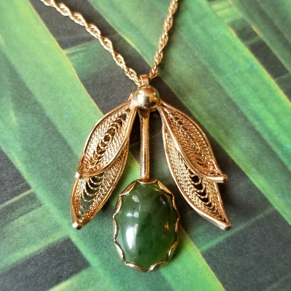 Vintage Jewelry - Vintage Jade filigree necklace gold tone green